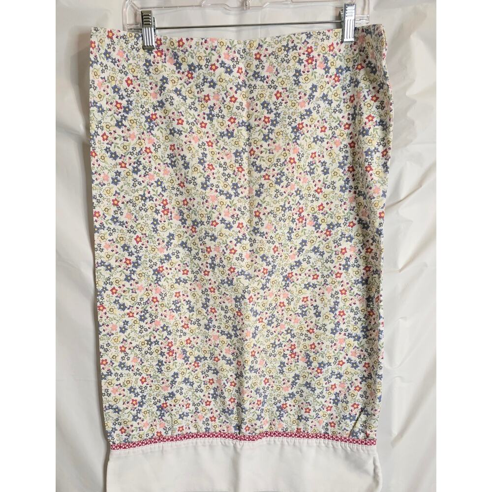 Vtg. Pillowcase Floral Standard Size 50% Cotton 50% Polyester Red & White Ruffle